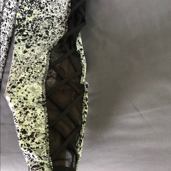 NWT Capri Leggings - Picture 3 of 3